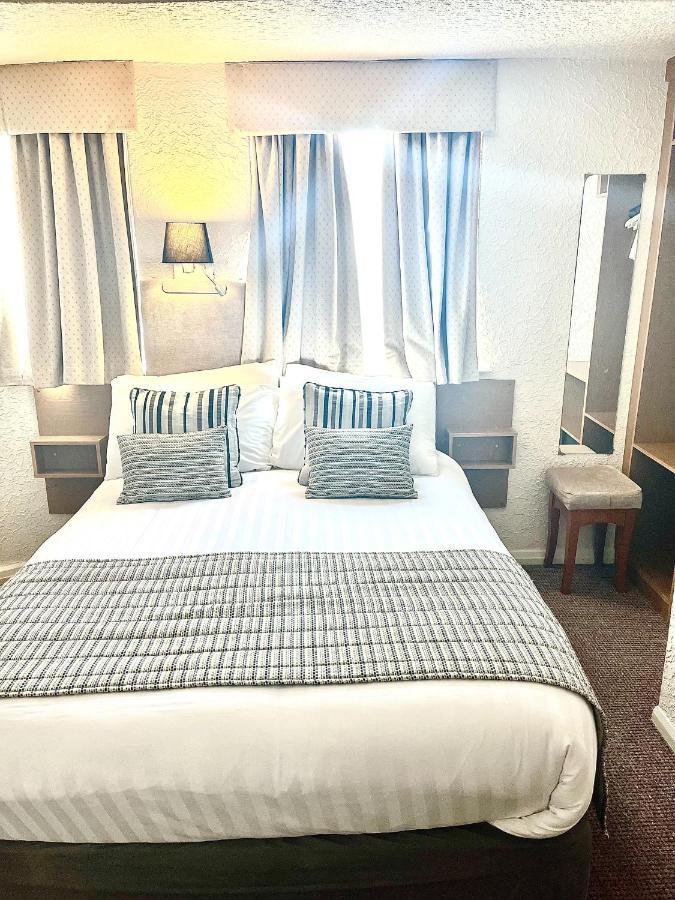 Clifton Court 2* Blackpool